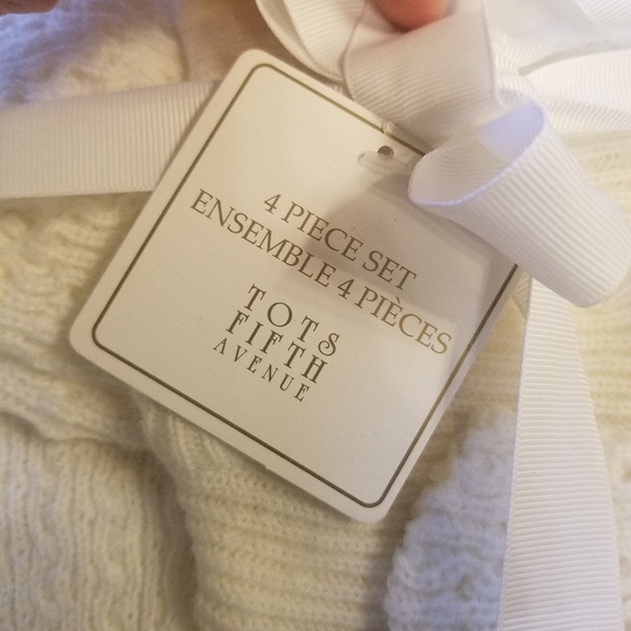 saks fifth avenue newborn knitted set - Picture 3 of 4